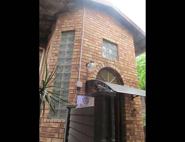 6 BEDROOM HOUSE FOR SALE IN SEA VIEW
